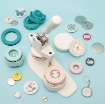 Picture of We R Makers - Button Press Kit Bundle - Κιτ Πρέσα Κατασκευής Κονκάρδας 